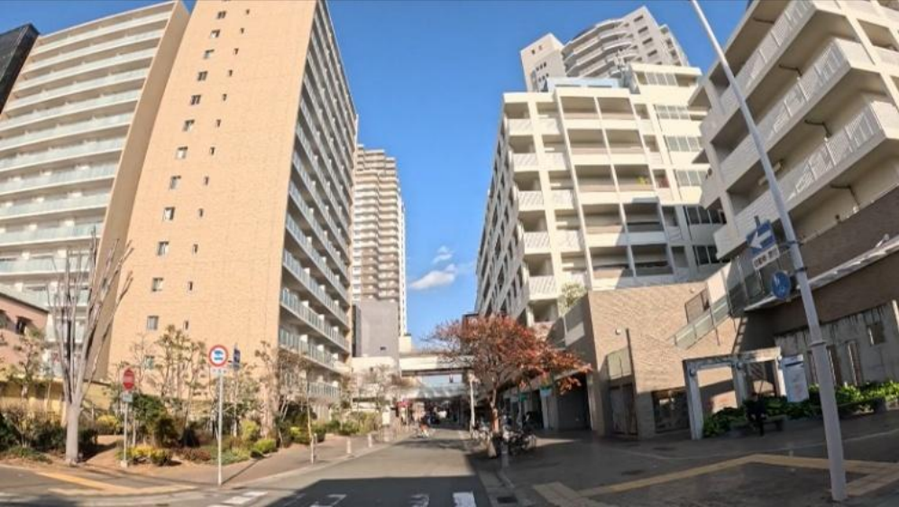 「復興の名の下で ~神戸・長田 震災復興再開発 被災店主の声とビルの街の記録~」